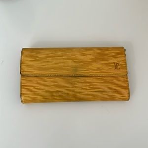 Authentic LOUIS VUITTON Epi Porte Tresor International Snap Wallet in Yellow
